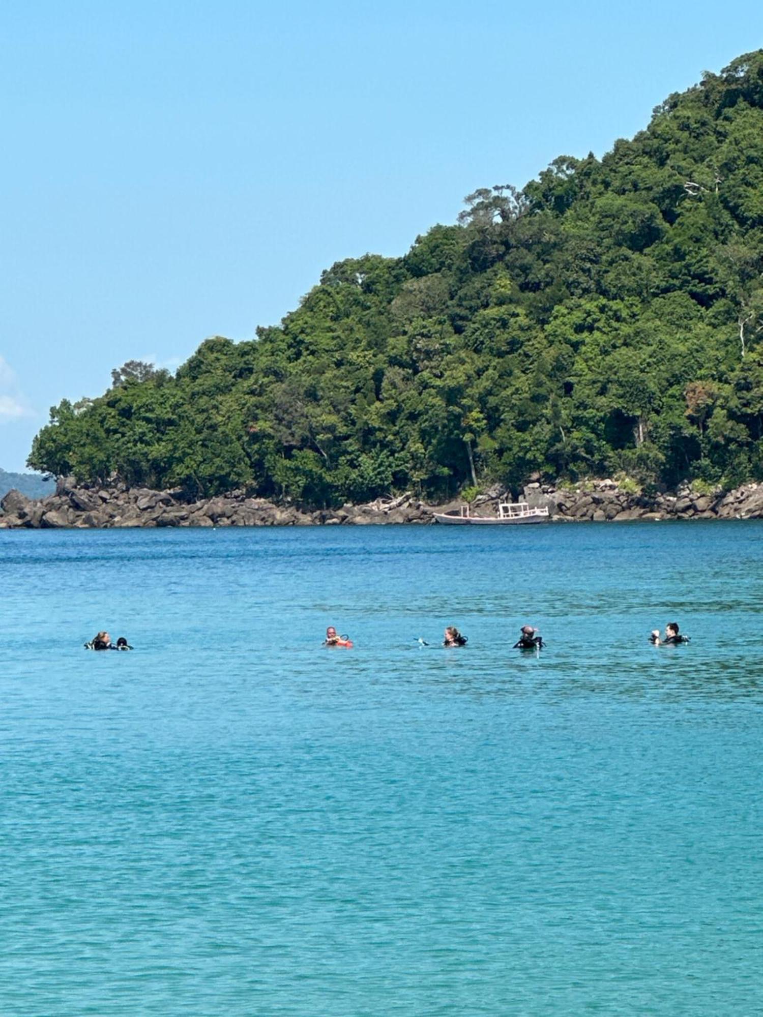 Lazy Bones Hostel Koh Rong Sanloem Exterior photo